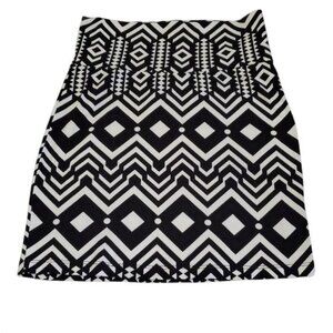 Charlotte Russe womens Mini skirt size small geometric patern black /white